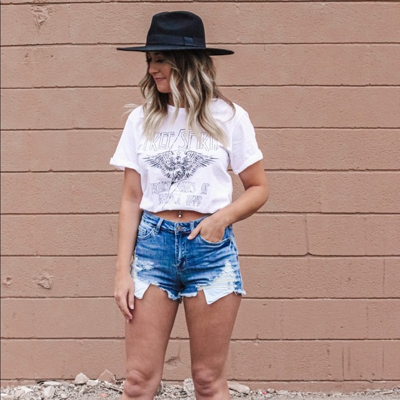 Free Spirit Graphic Tee - Picture 5 of 7